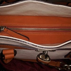 Great used bag with gold chain strap